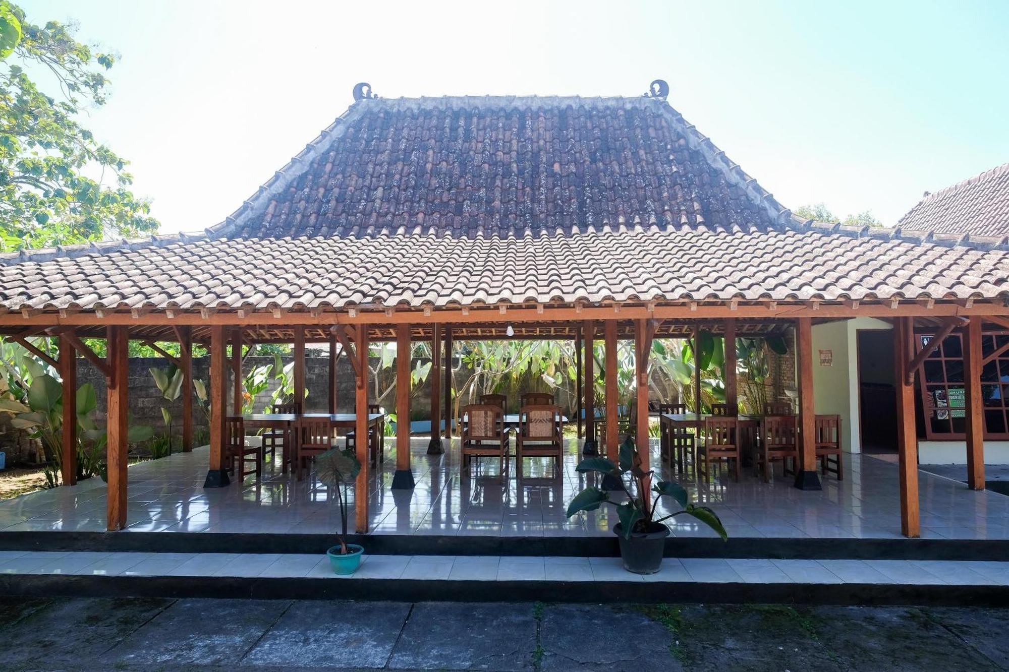 Reddoorz Syariah Near Alun Alun Wonosari Hotel Exterior photo
